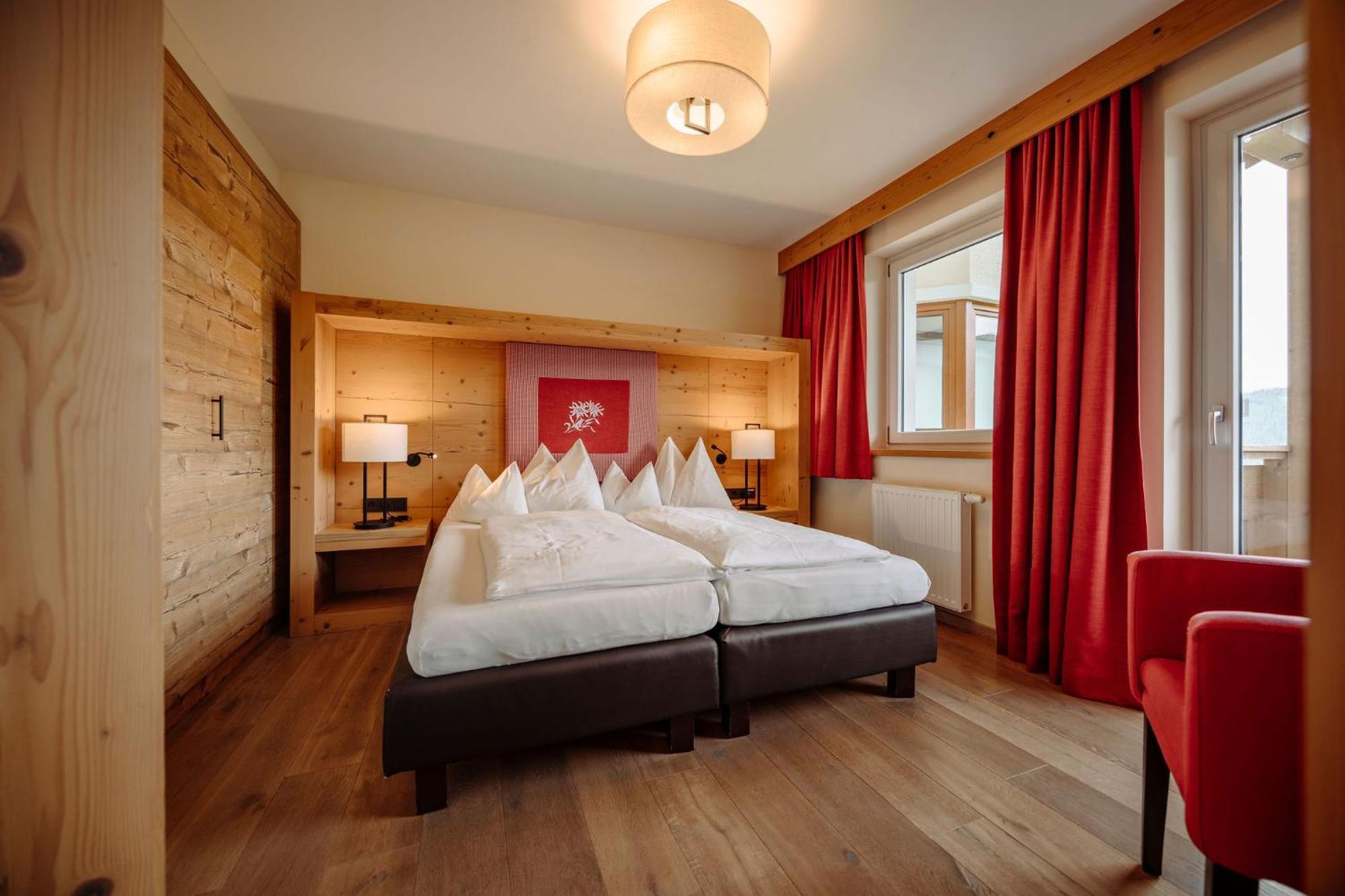 Hotel Bergheimat มึลบาค อัม โฮคเคอนิก ภายนอก รูปภาพ
